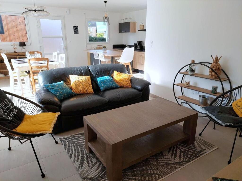 Single Storey Holiday Home In Cléder Eksteriør bilde