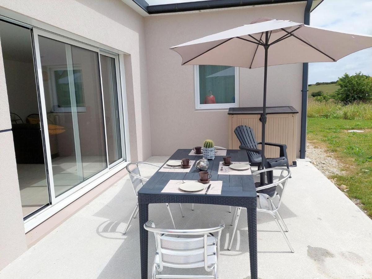 Single Storey Holiday Home In Cléder Eksteriør bilde