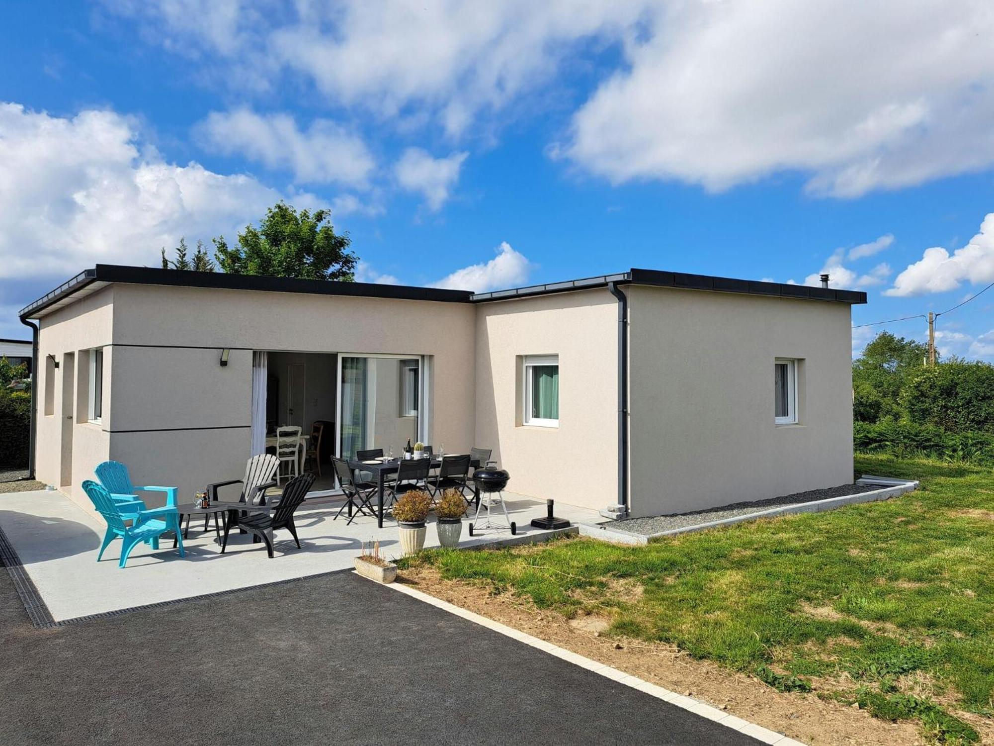 Single Storey Holiday Home In Cléder Eksteriør bilde