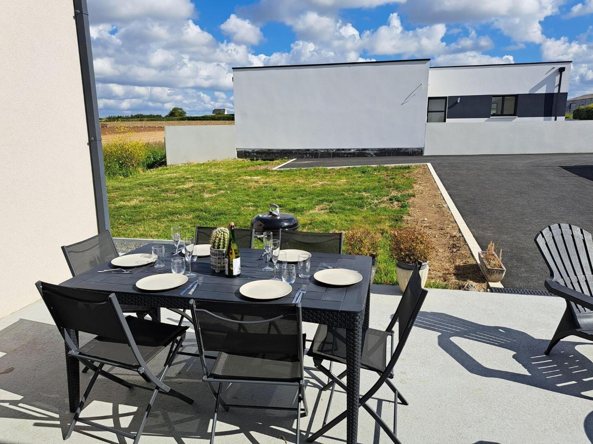 Single Storey Holiday Home In Cléder Eksteriør bilde